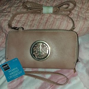 Wristlet/crossbodu